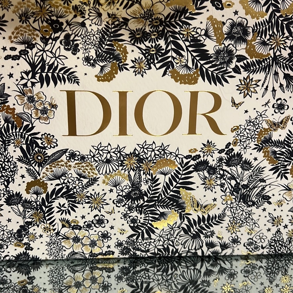 GlammitCreations Arrangement with Real Dior Bag - Remote - Picture 9 of 12